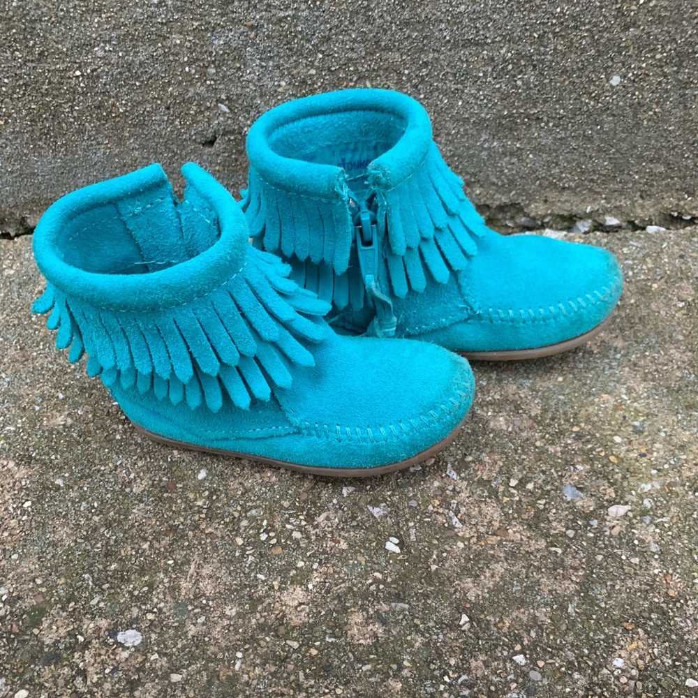 Turquoise Toddler Minnetonka Boots Size 7